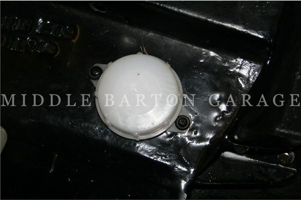 BRAKE FLUID RESERVOIR 600/D